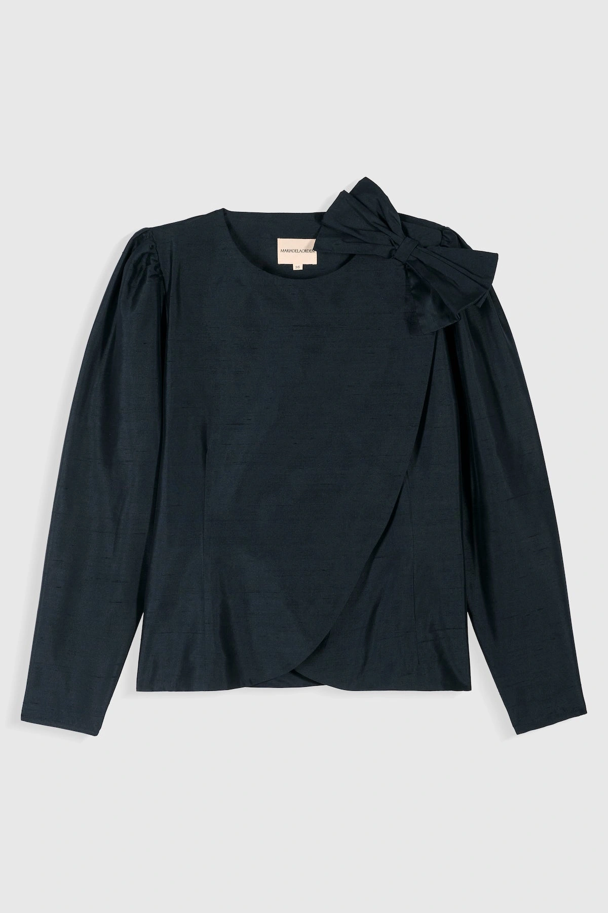 Belinda Blouse: Eleganza senza tempo, stile italiano, un soffio di primavera, assolutamente irresistibile!